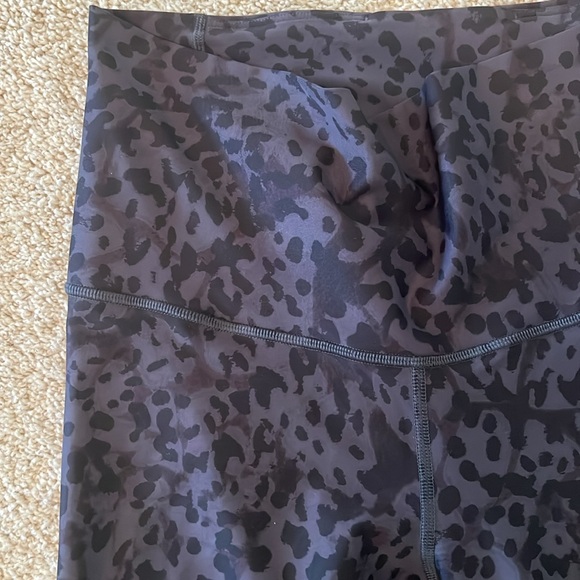 Old Navy Active Leggings Size L - Picture 2 of 7